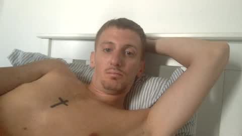 guynextdoor413389 online show from July 18, 5:29 pm