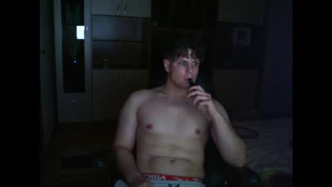 gymguy0505 online show from December 17, 11:11 pm