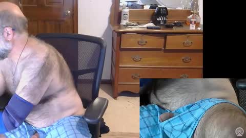 HairyDaddyBear69 online show from November 25, 1:35 pm
