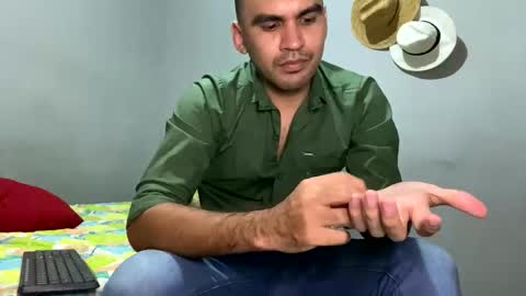 hamiltong12 online show from November 28, 6:27 am