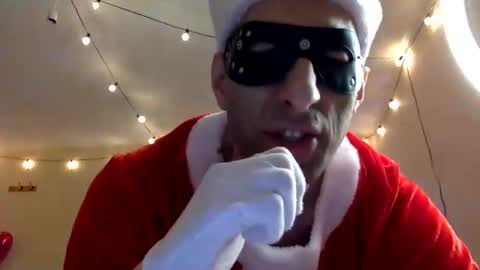 Snapshot of handsomealfie chatting on December 17, 11:38 pm HandsomeAlfie online show from December 17, 11:38 pm