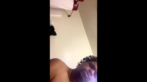 Snapshot of handsomeda1 chatting on January 1, 10:11 am handsomeda1 online show from January 1, 10:11 am