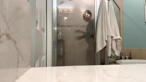 hangit0ut online show from October 14, 11:17 am