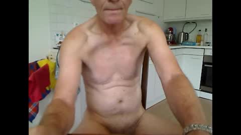 Snapshot of hankk54 chatting on October 28, 9:01 am hankk54 online show from October 28, 9:01 am