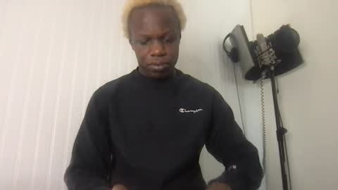 Hardy Lamour online show from December 14, 7:10 pm