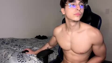 Snapshot of harry_p01 chatting on October 21, 12:03 am harry_p01 online show from October 21, 12:03 am