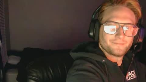 hello672919 online show from April 28, 6:51 am