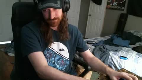 longhairbeardedguy online show from December 31, 9:17 pm