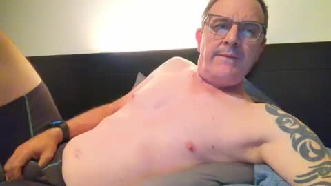 hempie1973 online show from May 30, 11:21 am