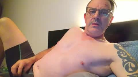 hempie1973 online show from June 2, 11:22 am