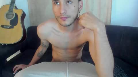 henrik_senn online show from October 28, 4:04 am