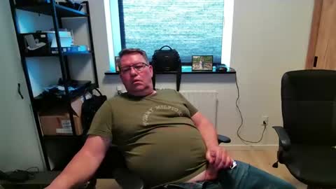 henrikrp1971 online show from April 23, 4:09 pm