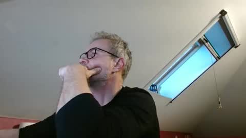 hering76 online show from December 17, 7:37 am