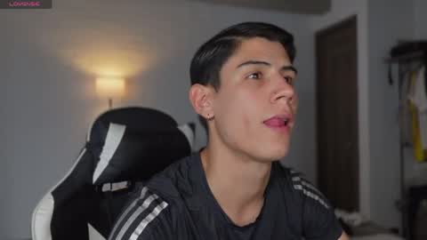 hey_cesard online show from April 8, 2:26 pm