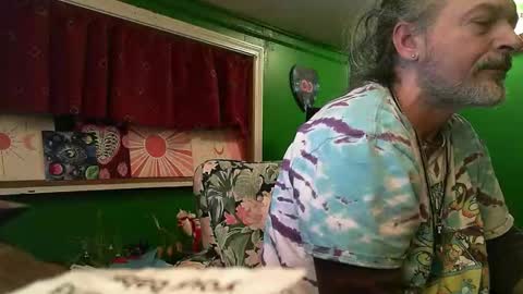 hippiedad333 online show from February 25, 3:29 am