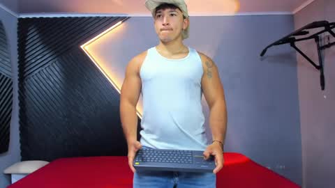 horny_nick18 online show from June 5, 12:11 pm