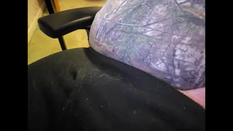 Snapshot of hornynpa chatting on October 28, 11:07 pm Say hi if horny online show from October 28, 11:07 pm