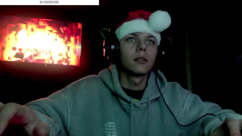 Snapshot of hot_boy_2002_ chatting on December 16, 10:45 pm Hot boy 2002 online show from December 16, 10:45 pm