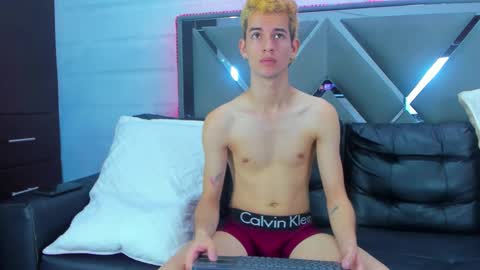 DANIEL AND KEVIN online show from November 3, 6:39 am