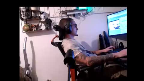 Snapshot of hotkinkytat chatting on December 8, 5:29 am hotkinkytat online show from December 8, 5:29 am