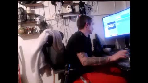 Snapshot of hotkinkytat chatting on January 13, 1:56 am hotkinkytat online show from January 13, 1:56 am