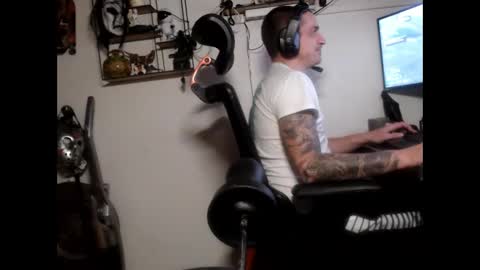 Snapshot of hotkinkytat chatting on February 18, 1:43 am hotkinkytat online show from February 18, 1:43 am