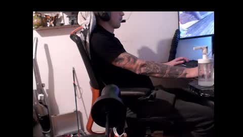 Snapshot of hotkinkytat chatting on December 9, 1:15 pm hotkinkytat online show from December 9, 1:15 pm