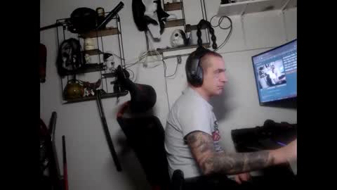 Snapshot of hotkinkytat chatting on January 31, 2:37 am hotkinkytat online show from January 31, 2:37 am