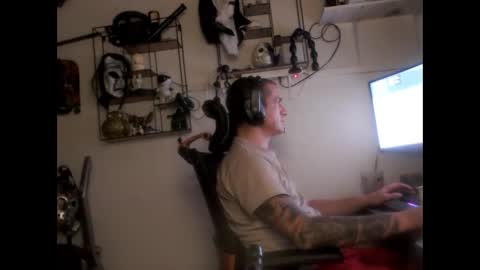 Snapshot of hotkinkytat chatting on February 22, 7:32 pm hotkinkytat online show from February 22, 7:32 pm