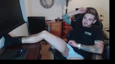 hungmtnman2256 online show from March 15, 4:53 am