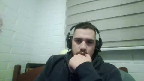 Snapshot of hungweeb chatting on October 25, 12:45 am Rod online show from October 25, 12:45 am