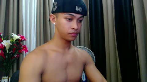 hunk_edward online show from June 30, 11:33 am