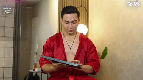 hunk_ryan online show from December 27, 1:39 pm