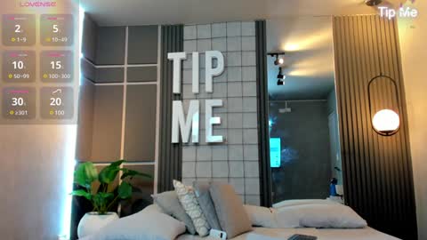 hunk_ryan online show from December 17, 1:16 pm