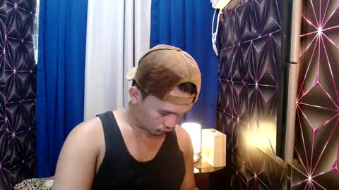 hunkylloyd online show from December 17, 4:34 am