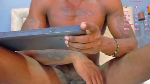 Hunter  online show from November 11, 8:14 pm