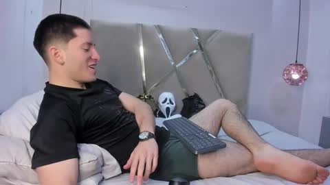 hunterheat_ online show from October 15, 12:13 pm