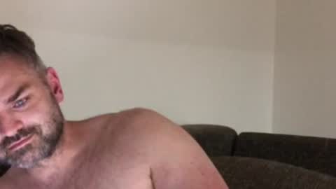 huskiesworld1987 online show from July 7, 12:32 am