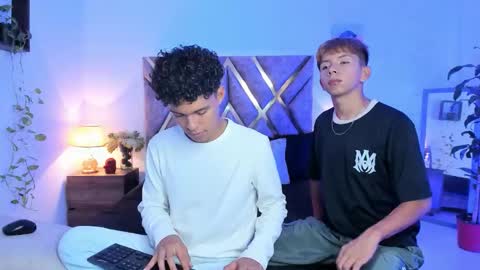 Son Hyunjin online show from November 24, 7:04 pm