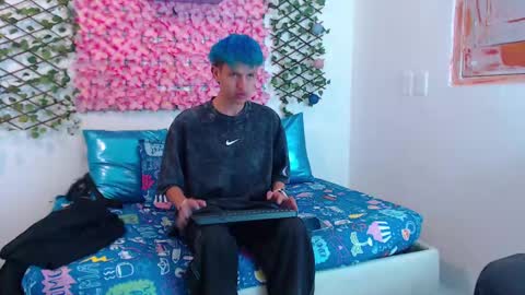 Snapshot of iam_lukas__ chatting on September 9, 3:17 am iam_lukas__ online show from September 9, 3:17 am