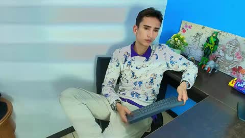 Iam Smith  online show from March 6, 5:04 am