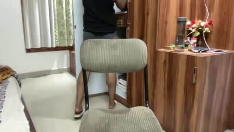 indianhorny20 online show from March 6, 11:14 am