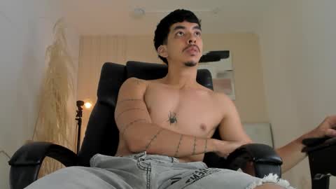 isaac_cryston online show from January 10, 11:42 pm