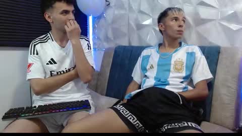 Snapshot of isaac_tan chatting on September 18, 2:02 am Isaac tan online show from September 18, 2:02 am