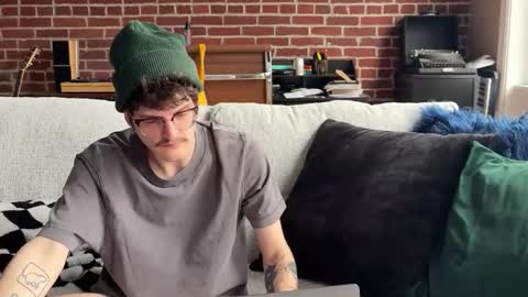 isocialmedia online show from March 3, 2:57 pm