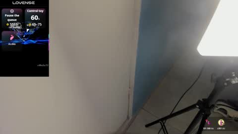 Issac online show from January 13, 3:11 am