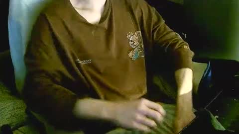 Snapshot of itsnotliam834 chatting on December 3, 3:29 am itsnotliam834 online show from December 3, 3:29 am