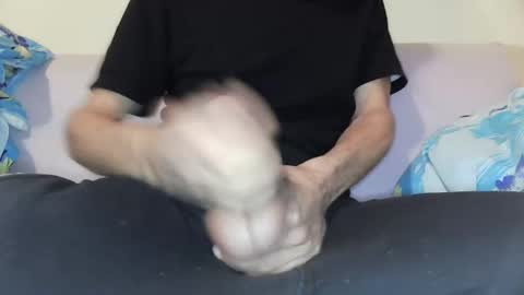 Snapshot of iuuuf2 chatting on January 8, 9:32 am Iuuuf2 or Samel online show from January 8, 9:32 am