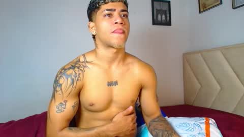 izaack online show from February 5, 10:33 am