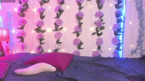 izan online show from April 18, 7:07 pm